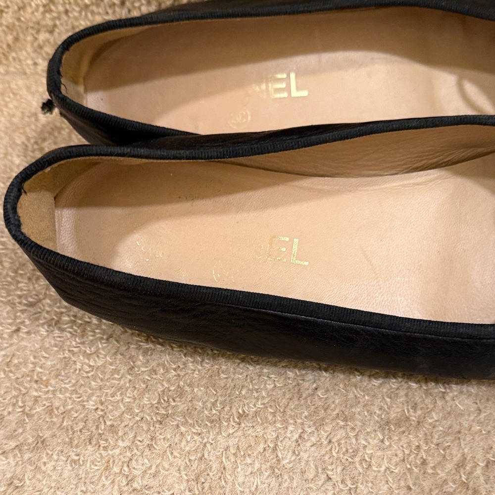 CHANEL Black Patent Leather Flats - Picture 10 of 10
